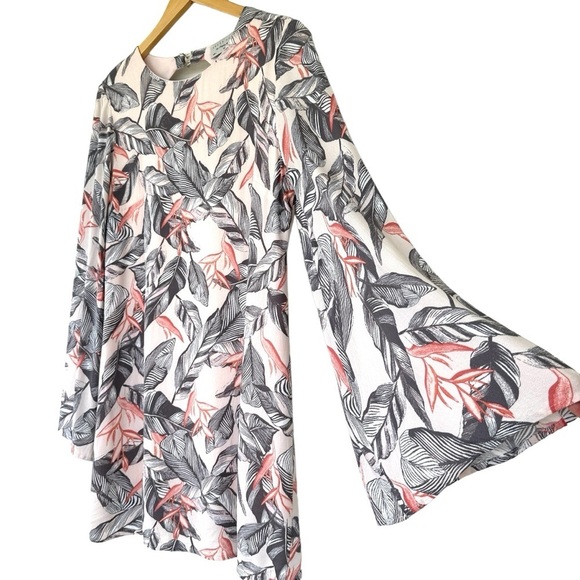 Dress Forum shift dress  with long bell sleeves, open back, loose fit, mini - Picture 1 of 14